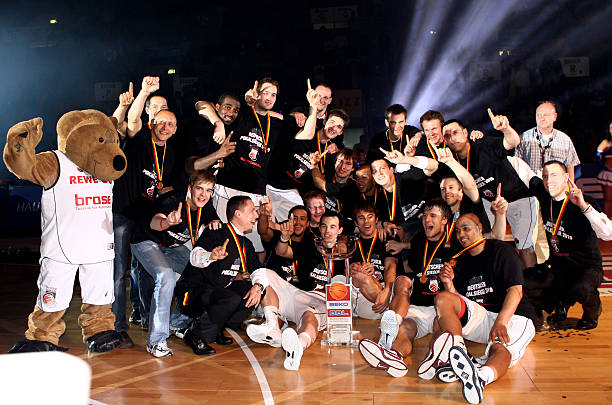 李逸鸣勇夺 李逸鸣勇夺